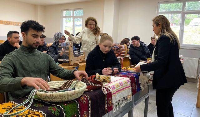 Uygulamalı dokuma eğitimi düzenlendi