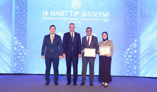 Yılın hekimi ve sağlık çalışanı başarı belgelerini aldı