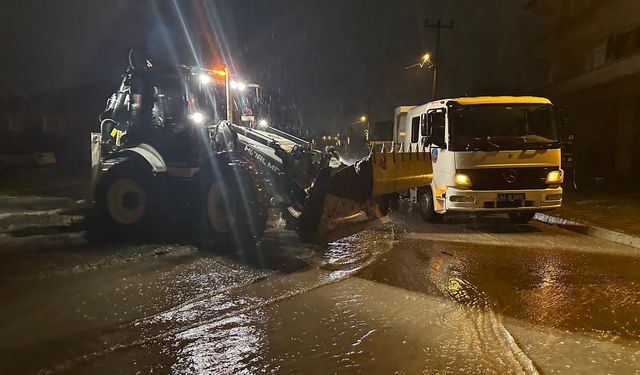 Serdivan Belediyesi’nden Yoğun Yağışa Hızlı Müdahale