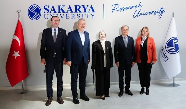 Çiğdem Erdoğan ve Osman Çelik SAÜ’de Paylaşım Toplantısına Katıldı
