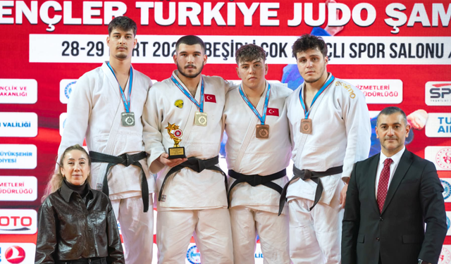 Sakaryalı sporcular madalyaları topladı