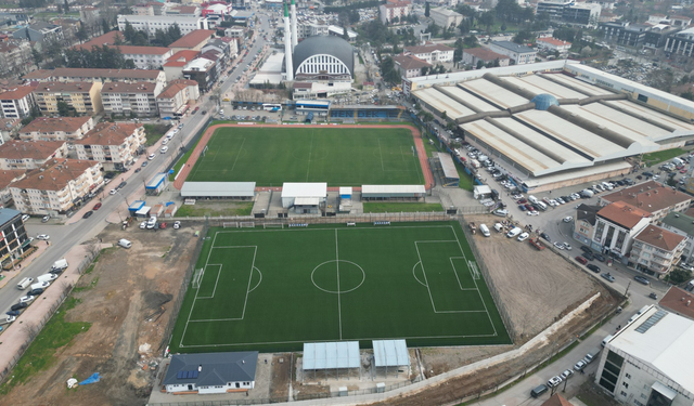 Cemil Boz Hendek’te devam eden spor yatırımlarını inceledi