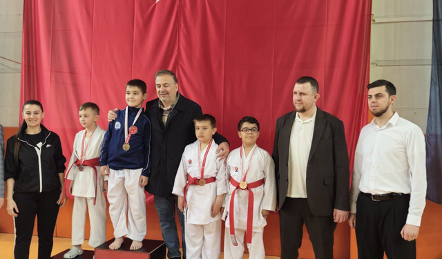 Geyve’de 23 Nisan Coşkusu Karate Turnuvasıyla Taçlandı