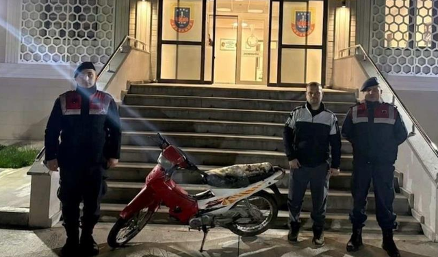 Çalınan Motosiklet Bulunup Sahibine Teslim Edildi