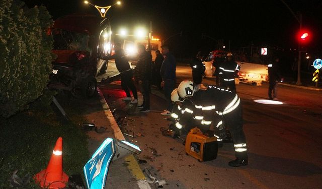 Kocaeli'de trafik kazasında 1'i ağır 4 kişi yaralandı