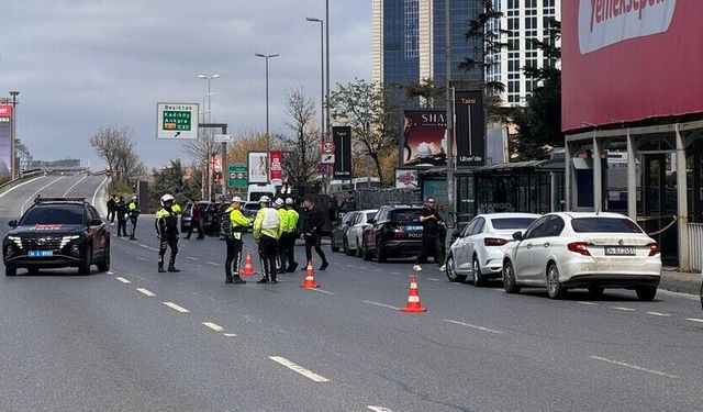 Polislerle silahlı çatışmaya giren 3 terörist etkisiz hale getirildi