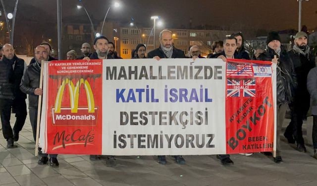 Üsküdar'da mahalle sakinlerinin McDonald's protestosu sürüyor