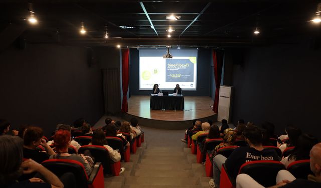 Sinemaseverler “SineFilozofi” söyleşisinde buluştu