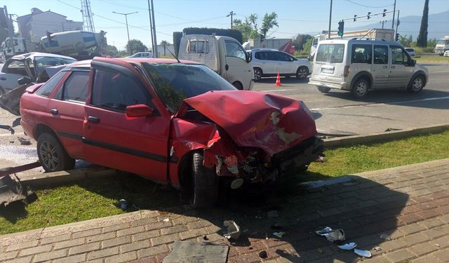 Bursa'da zincirleme trafik kazasında 1 kişi öldü, 4 kişi yaralandı