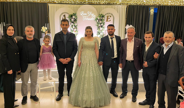 Genç çift evliliğe ilk adımını attı