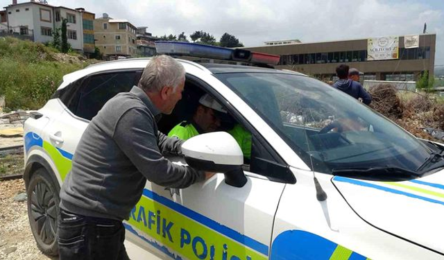 Trafik cezası yiyince mutlu oldu