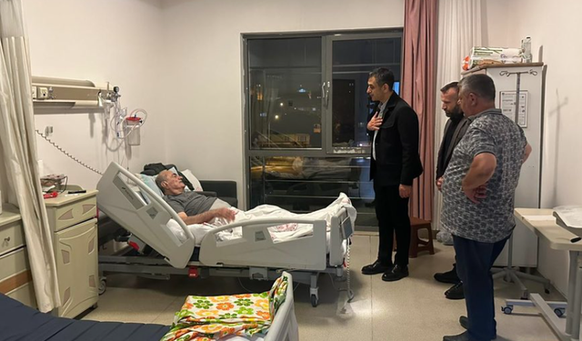 Başkan Akın'dan Arife günü hastane ziyareti
