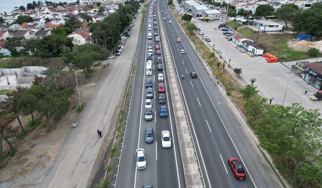 Tekirdağ-İstanbul yolunda bayram tatilinden dönüş yoğunluğu başladı