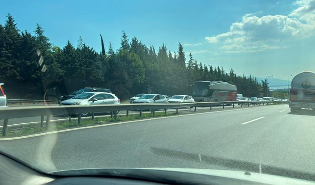 İstanbul’dan Sakarya yönü bayramda kilitlendi