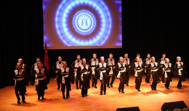 Uluslararası öğrenciler Türk kültürünü sahneye taşıdı