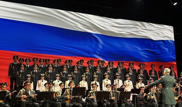 Aleksandrov Rus Kızılordu Korosu ve Hayko Cepkin Harbiye'de aynı sahnede buluştu