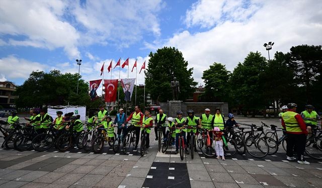 Düzce, Bolu ve Karabük'te '13. Geleneksel Yeşilay Bisiklet Turu' düzenlendi