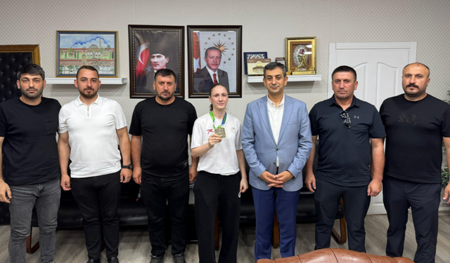 Pamukova’dan Dünya Şampiyonuna Tebrik