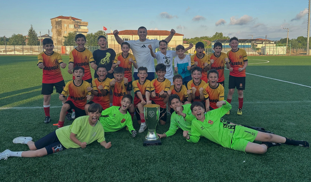 Karasuspor U-12 Ligi Kuzey Grubu’nda Şampiyon Oldu