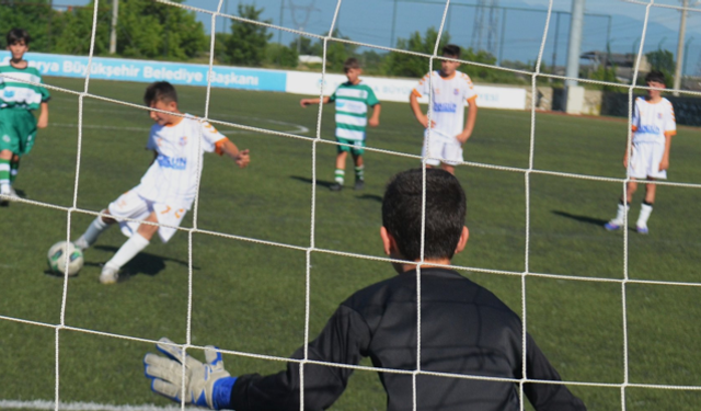 U-12 maçında gol şov: Muhammed Asaf Baş 7 gol attı