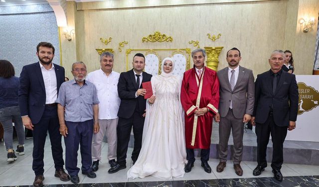 Başkan Alemdar, Neslihan ve Hüseyin Çiftinin Nikâhını Kıydı