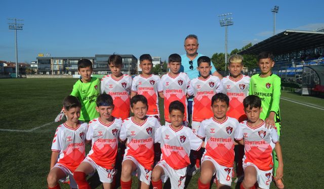 Şampiyon Erenler54 Spor! Kupaya 10 Gollü Veda