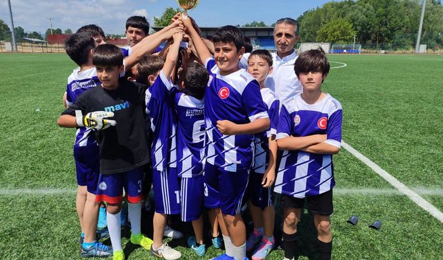 Kocaali’de Küçük Erkekler Futbol Turnuvası Tamamlandı