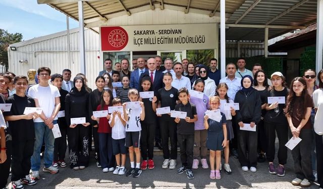 Serdivan’da Maarif Ödülleri Sahiplerini Buldu