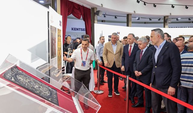 Serdivan, Osmanlı’nın Mukaddes Emanetlerine Ev Sahipliği Yapıyor