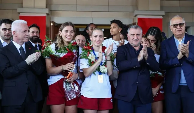 A Milli Kadın Voleybol Takımı için karşılama töreni düzenlendi