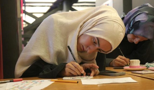 Kültür Yolu Festivali’nde Kadınlar Porselen Dekorlama Atölyesinde Buluştu
