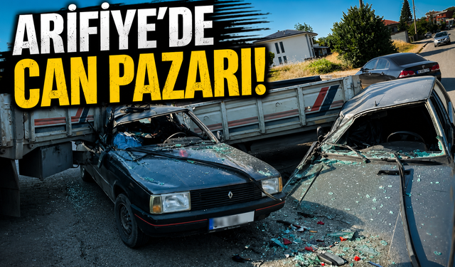 Arifiye'de can pazarı! Otomobilde sıkışan kadın...