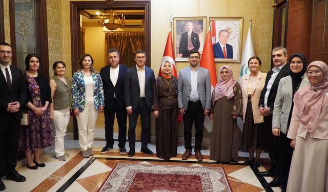 Vekil Çiğdem Erdoğan Cakarta’da Yunus Emre Enstitüsü’nü Ziyaret Etti