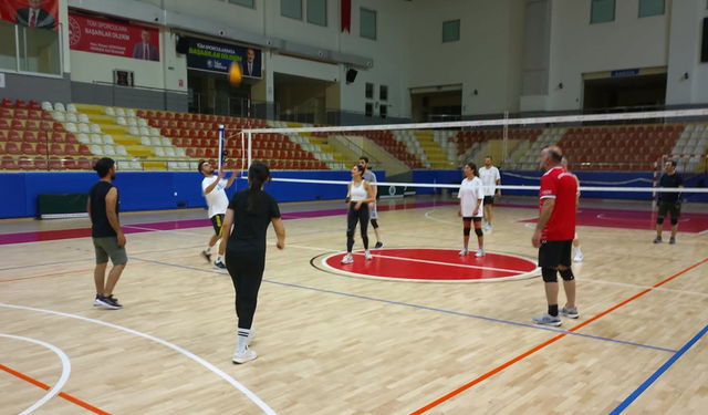 Hendek’te voleybol heyecanı: İlçe Spor Etkinlikleri tamamlandı