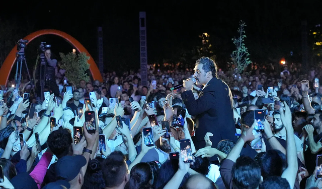 Bayhan, Sakarya'da Binlerce Hayranıyla Buluştu
