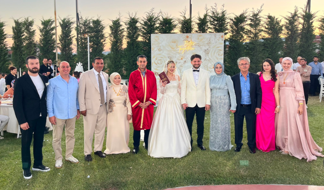 Hafta Sonu Çiftlerin Mutluluklara Ortak Oldu