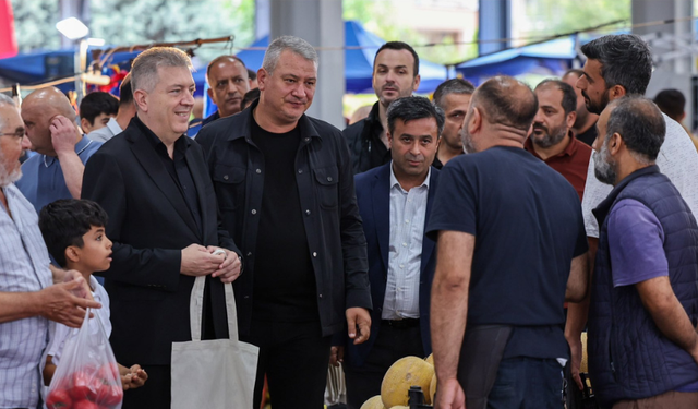 Milletvekili Kocacık, Arabacıalanı Kapalı Pazaryeri'nde Esnaf ve Vatandaşlarla Buluştu
