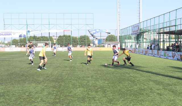 Başkanlık Futbol Kupası başladı: 39 mahalle sahada