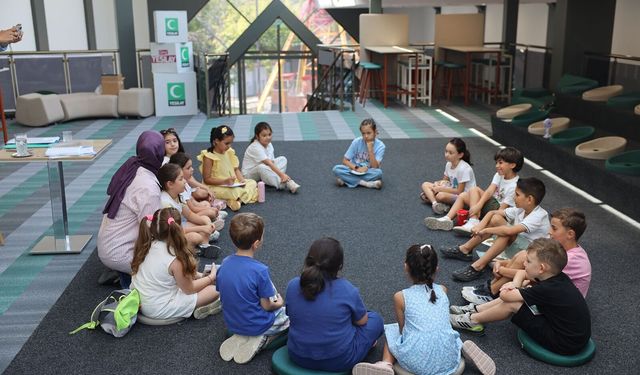 Sakarya Büyükşehir'in Çocuklarla Felsefe Atölyesi Başladı: Minikler Düşünerek ve Sorgulayarak Öğreniyor