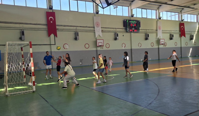 Karasu’da Genç Sporcular Yaz Boyunca Antrenmanlarını Sürdürüyor