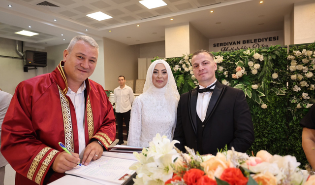 Meral ile Sedat Dünyaevine Girdi