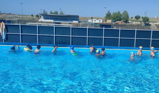 Kaynarca’da Genç Yüzücüler Geleceğe Kulaç Atıyor