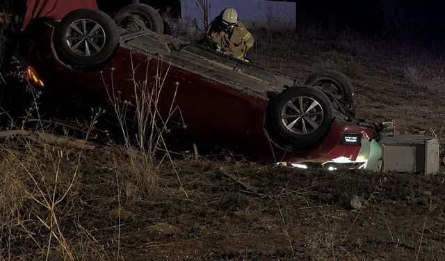 İnegöl'de şarampole devrilen otomobildeki 3 kişi yaralandı