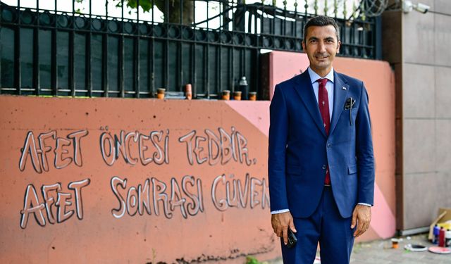 İstanbul'da öğrenci yurtlarının duvarları afet bilinci için renklendirildi