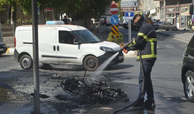 Lüleburgaz'da seyir halindeki motosiklette çıkan yangın söndürüldü