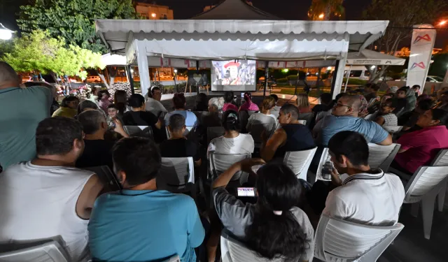 Mersin'de Engelsiz Yaşam Parkı'nda açık hava sinema keyfi