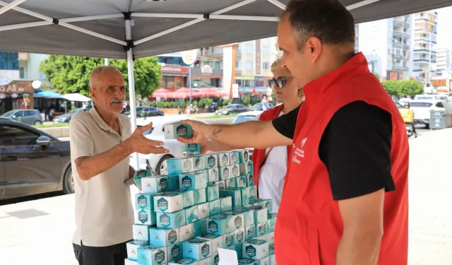 Mersin'de Mevlit Kandili'nde 15 bin kandil simidi ikramı