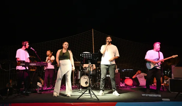 Mersin'de 'Yaz Dostum' konserleri coşkuya devam ediyor