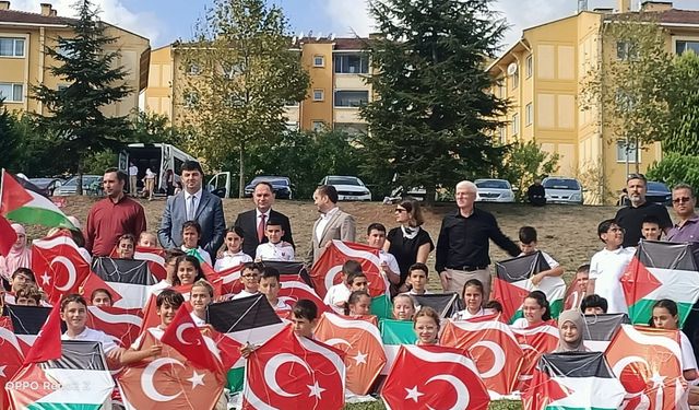 Adapazarı’nda anlamlı etkinlik! Filistinli çocuklar için uçurtmalar gökyüzüne bırakıldı
