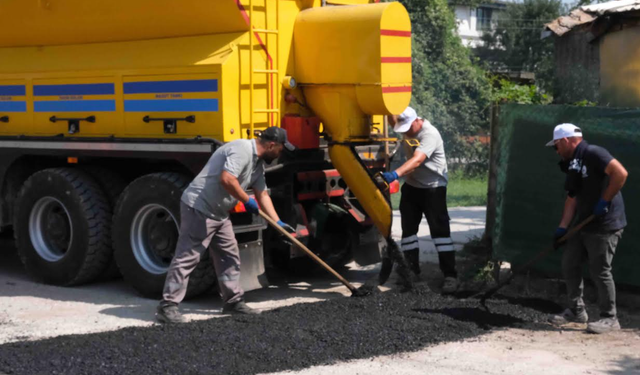 Adapazarı’nda asfalt çalışmaları hız kazandı